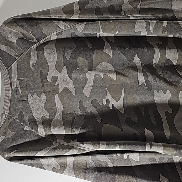 Army camo graphic sweatshirt.  Size XXL. Some wear. But very cozy and soft. - Picture 5 of 6